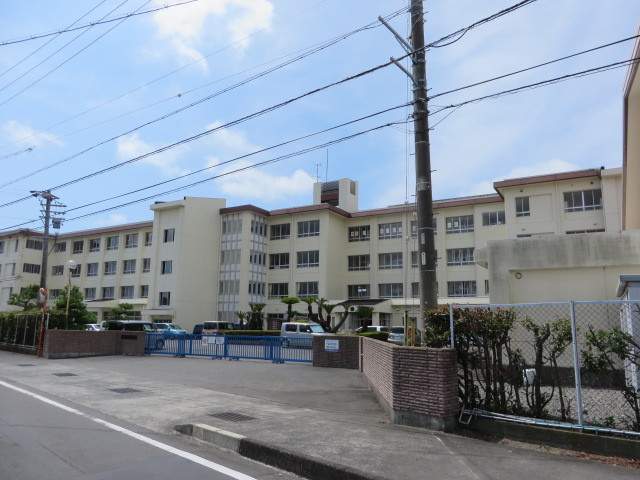 小学校　高洲小学校（小学校）まで722m