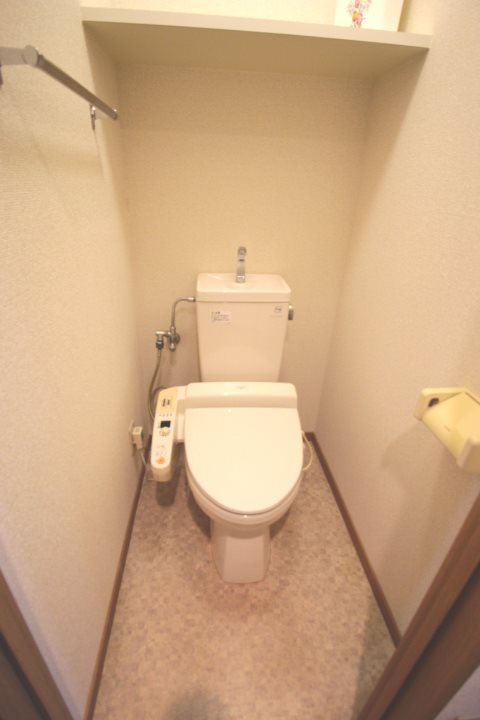 トイレ　写真は303号室です。