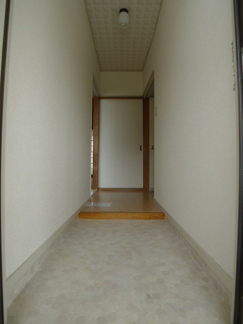 玄関　※写真は7号室