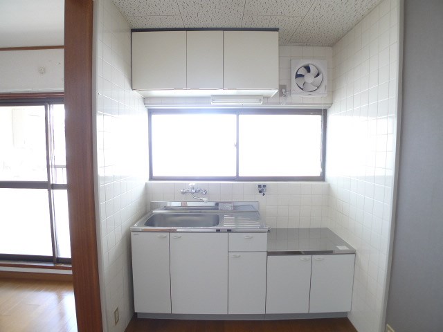 キッチン　※写真は7号室