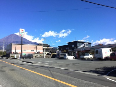 コンビニ　セブンイレブン 富士宮万野原店（コンビニ）まで322m