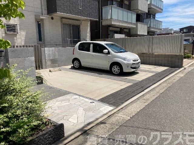 駐車場　敷地内駐車場