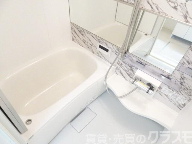 バス・シャワールーム　浴室乾燥機＆追焚機能付き広々バスルーム♪