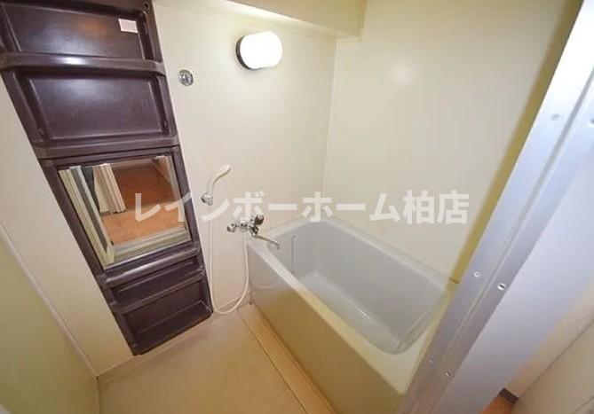 バス・シャワールーム　落ち着いた空間のお風呂です