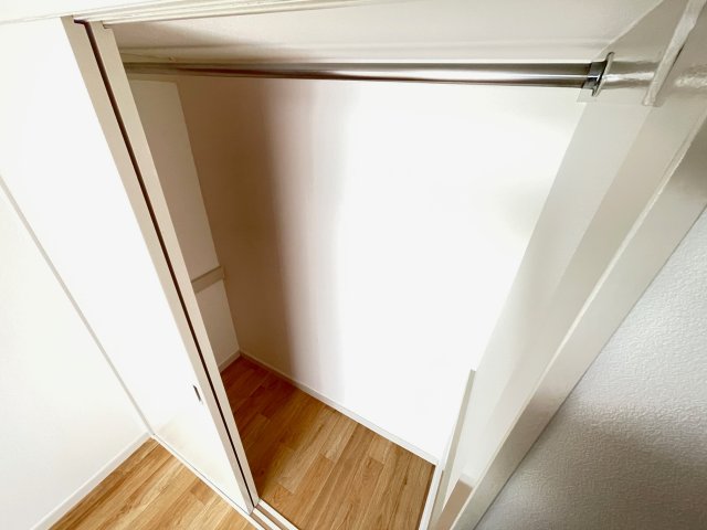 収納　洋室に収納を完備しております