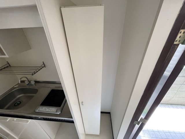 その他部屋・スペース　キッチン横にも収納スペースがございます