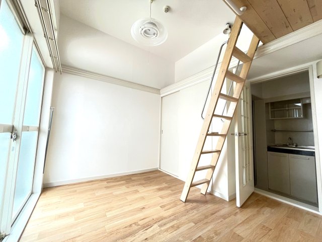居室・リビング　リフォーム履歴がございますので室内状況良好です