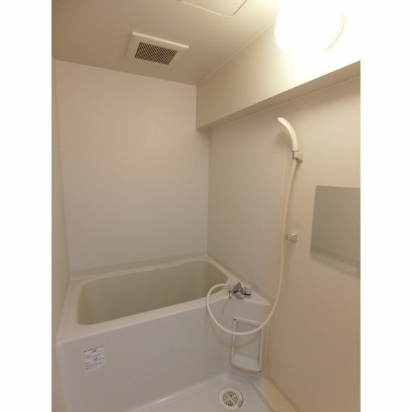 バス・シャワールーム　室内写真は別部屋の写真です。