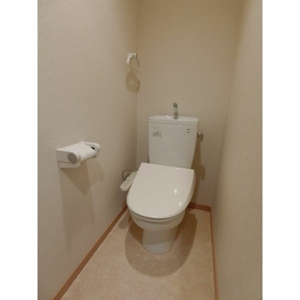 トイレ　室内写真は別部屋の写真です。