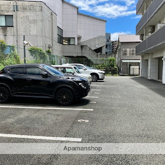 駐車場　ロビー
