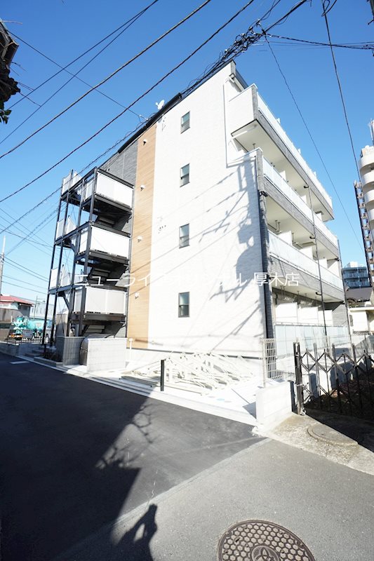 建物外観　本厚木駅徒歩9分。コンビニ徒歩30秒です♪