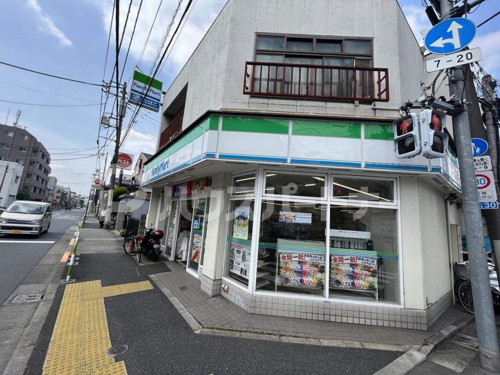コンビニ　ファミリーマート東十条店（コンビニ）まで270m