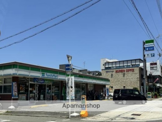 コンビニ　ファミリーマート（コンビニ）まで422m