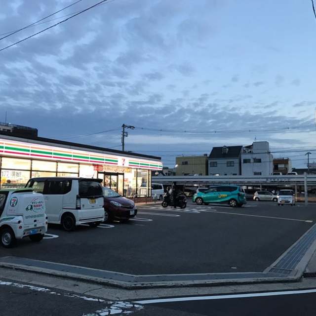 コンビニ　セブンイレブン和歌山美園町4丁目店（コンビニ）まで670m