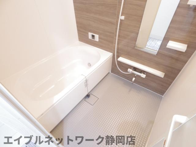 バス・シャワールーム　ゆったり過ごせるお風呂です