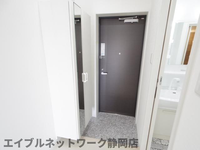 玄関　収納もある玄関です