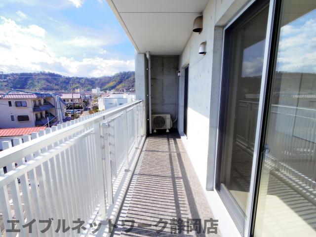 バルコニー　落ち着いた時間を過ごせるバルコニーです