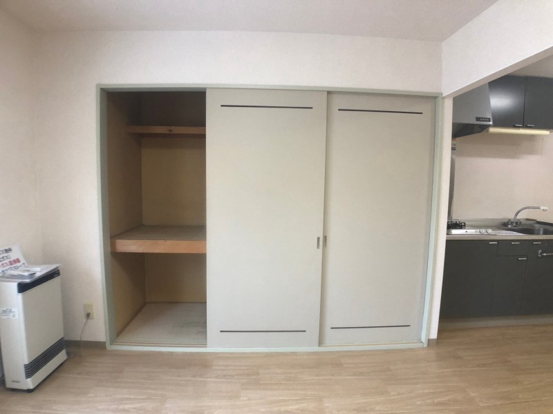収納　寝室の収納です。部屋がすっきり片付きます。
