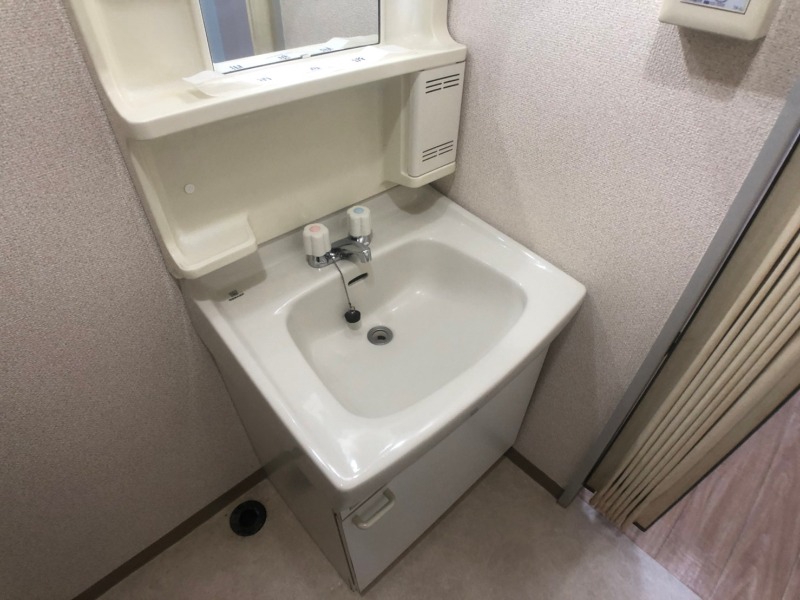 洗面設備　こちらに洗面台があります。朝の洗顔はこちらで。