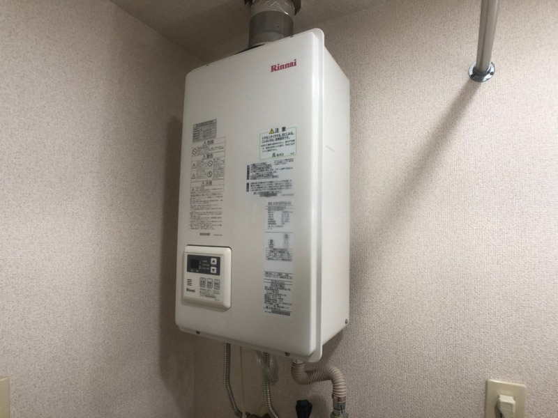 その他設備　給湯器は簡単操作で温度調整ができますよ。