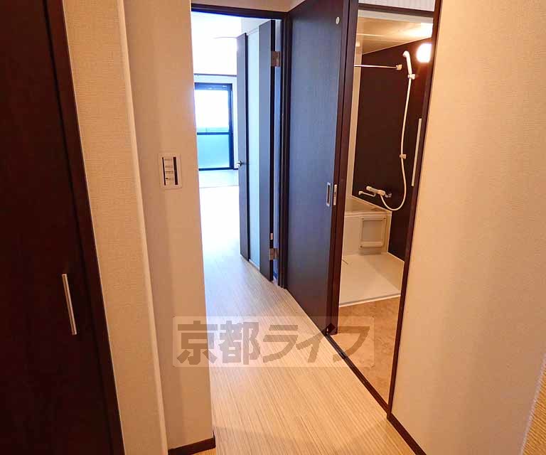 その他部屋・スペース　明るい廊下です。