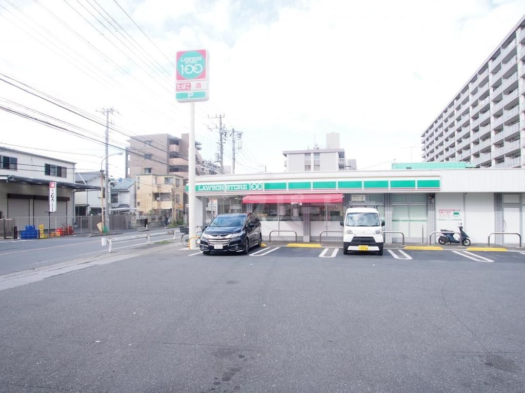 コンビニ　ローソンストア100本中山店（コンビニ）まで200m