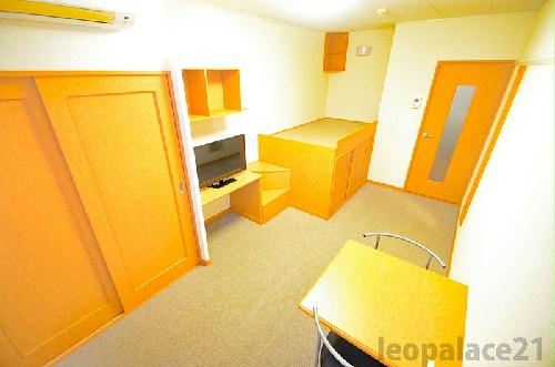 居室・リビング　2Ｆのお部屋はカーペットです。