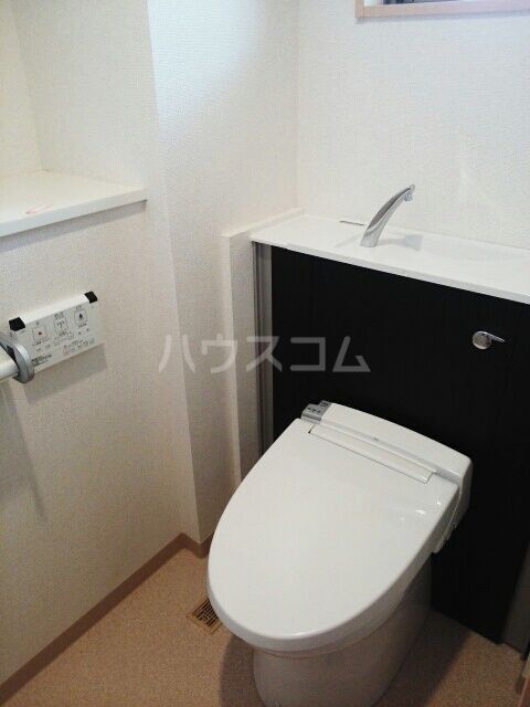 沖縄都市モノレール 赤嶺駅 徒歩120分 4階建 築13年のトイレ写真