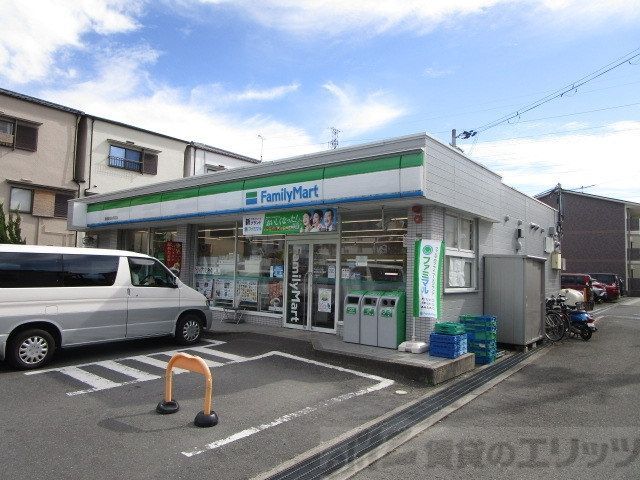 コンビニ　ファミリーマート 高槻芝生住宅前店（コンビニ）まで220m