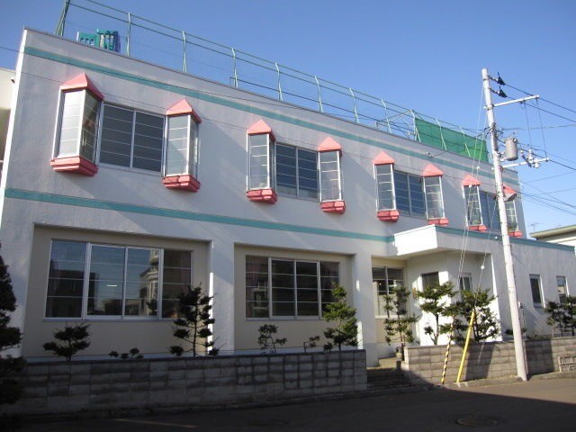 幼稚園・保育園　厚別幼稚園（幼稚園・保育園）まで214m