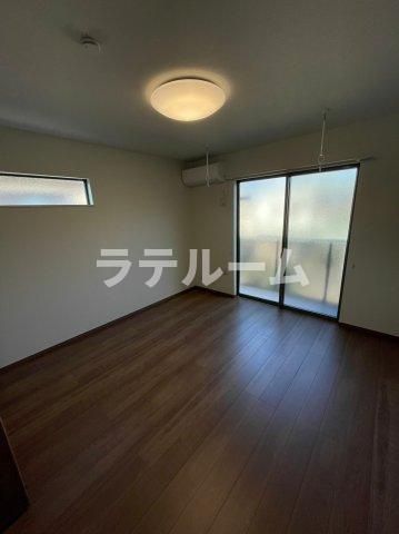 居室・リビング　別部屋参考写真となります