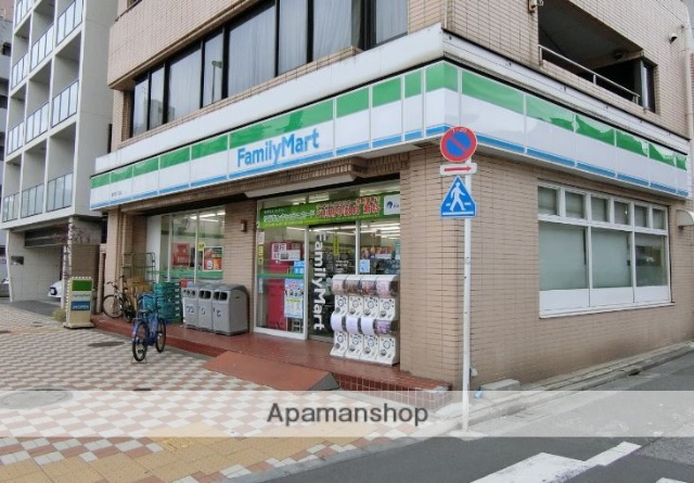 コンビニ　ファミリーマート（コンビニ）まで62m