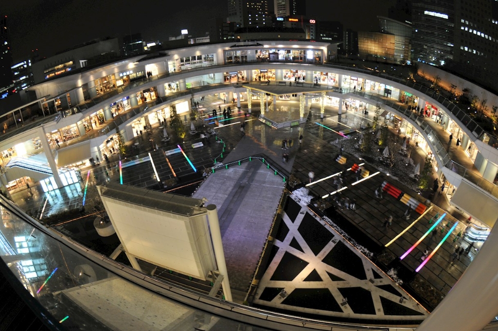 ショッピングセンター　LAZONA kawasaki plaza(ラゾーナ川崎プラ（ショッピングセンター）まで842m