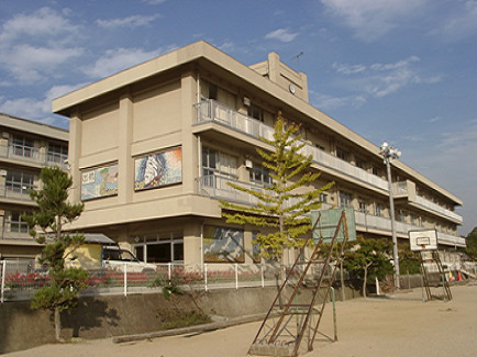 小学校　福山市立大津野小学校（小学校）まで1727m