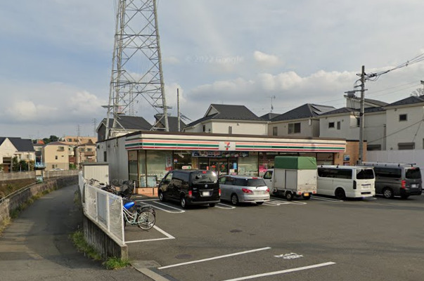 コンビニ　セブンイレブン（コンビニ）まで753m