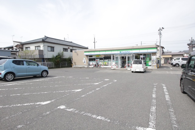 コンビニ　ファミリーマート五泉本町店（コンビニ）まで654m