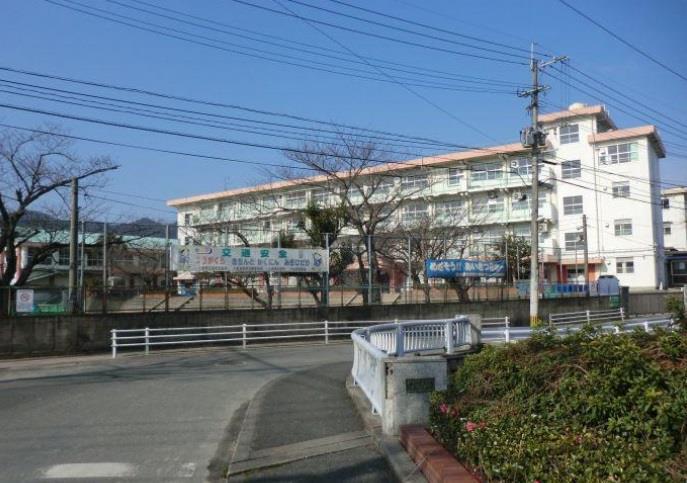 小学校　吉田小学校（小学校）まで965m