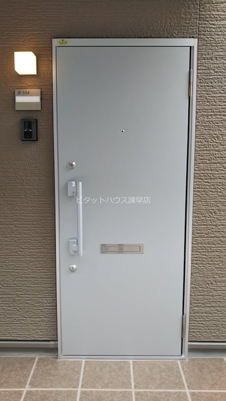 玄関　※入居中につきイメージ