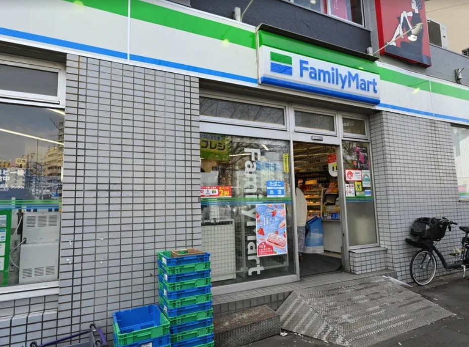 コンビニ　ファミリーマート三ノ輪店（コンビニ）まで333m