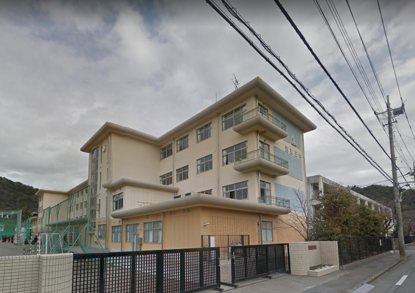 中学校　沼津市立第三中学校（中学校）まで2166m