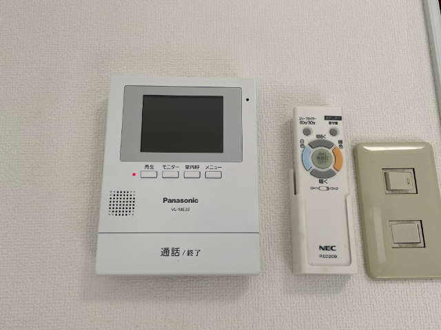 セキュリティ　モニター付きインターホン