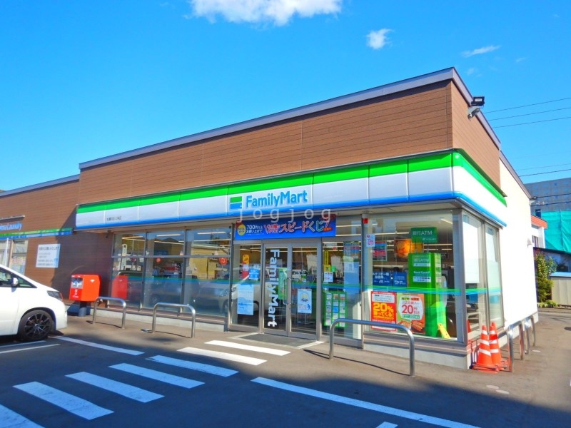 コンビニ　ファミリーマート札幌川沿4条店（コンビニ）まで63m