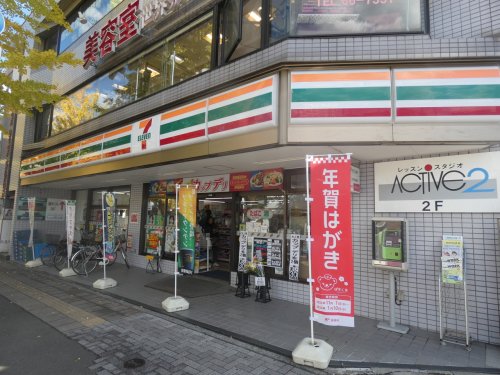 コンビニ　セブン-イレブン 八王子高尾北口店（コンビニ）まで587m
