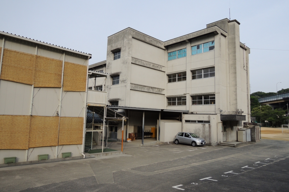 中学校　西宮市立塩瀬中学校（中学校）まで2600m