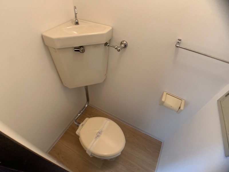 トイレ　こちらはトイレです。清潔感があり、安心して使用できます。