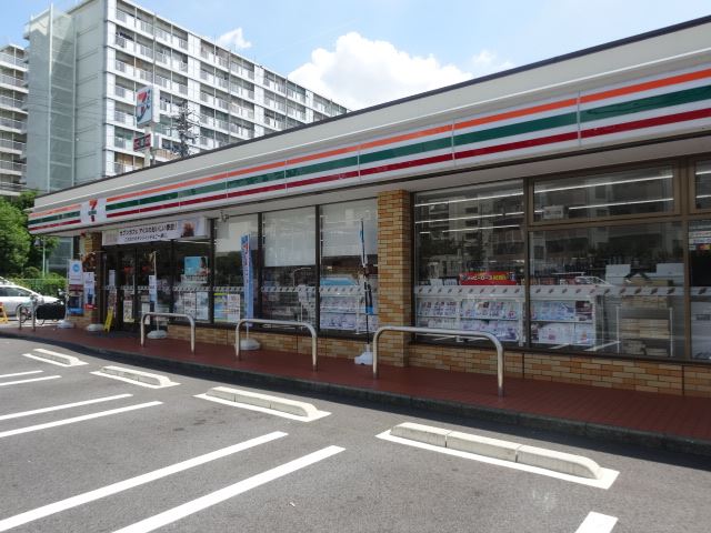 コンビニ　セブンイレブン（コンビニ）まで120m