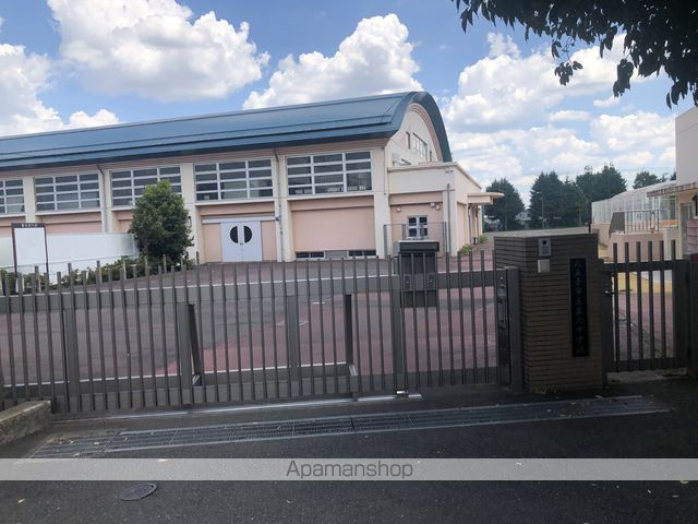 中学校　八王子市立第六中学校（中学校）まで309m