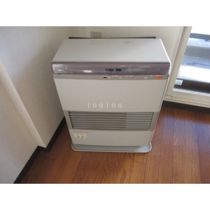 その他設備　冬はあったか石油ストーブです。