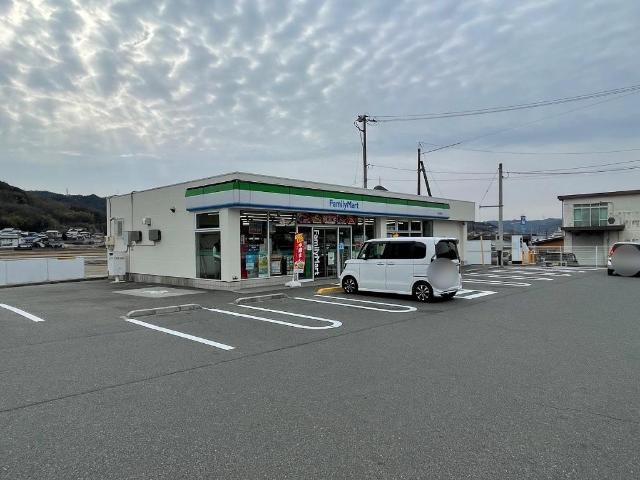 コンビニ　ファミリーマート玉野迫間店（コンビニ）まで913m