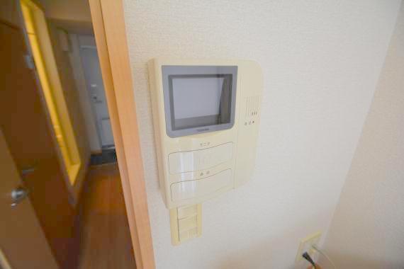 セキュリティ　TVモニターホンで来客が誰か確認してから開けて下さいね
